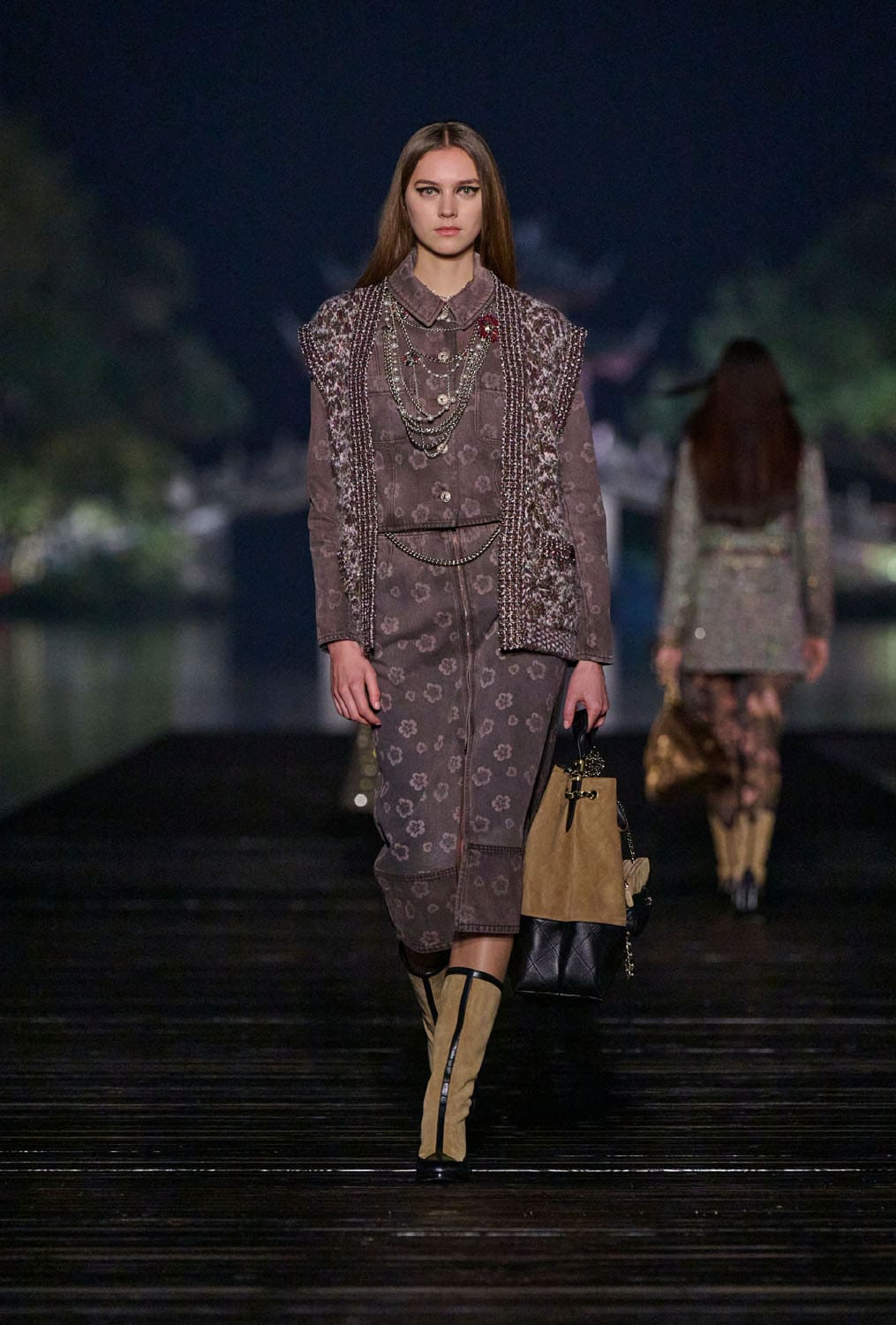Chanel Metiers 飞镖 2024 25 杭州 中国 Runway 杂志(27)