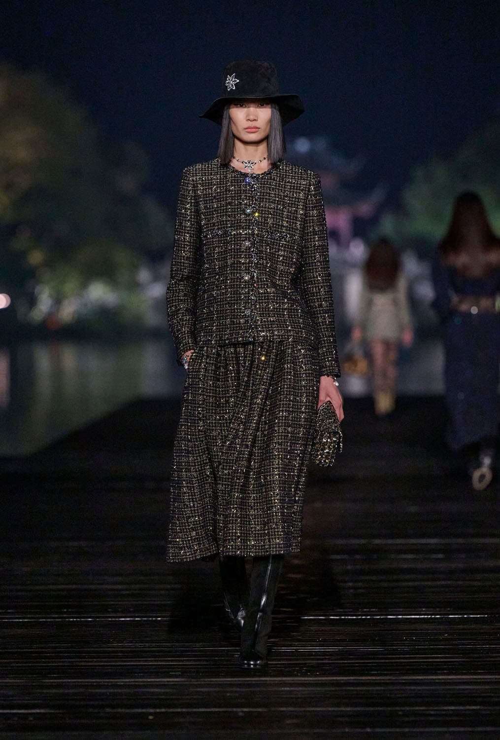 Chanel Metiers 飞镖 2024 25 杭州 中国 Runway 杂志(28)