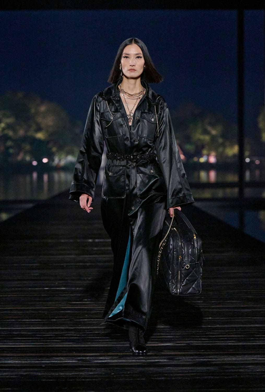 Chanel Metiers 飞镖 2024 25 杭州 中国 Runway 杂志(3)