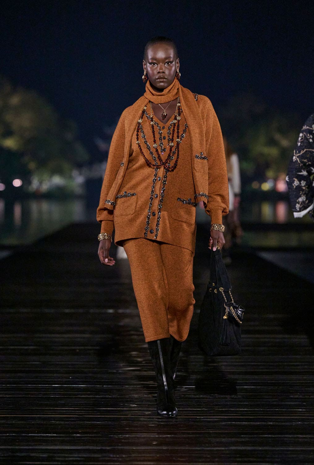 Chanel Metiers 飞镖 2024 25 杭州 中国 Runway 杂志(30)