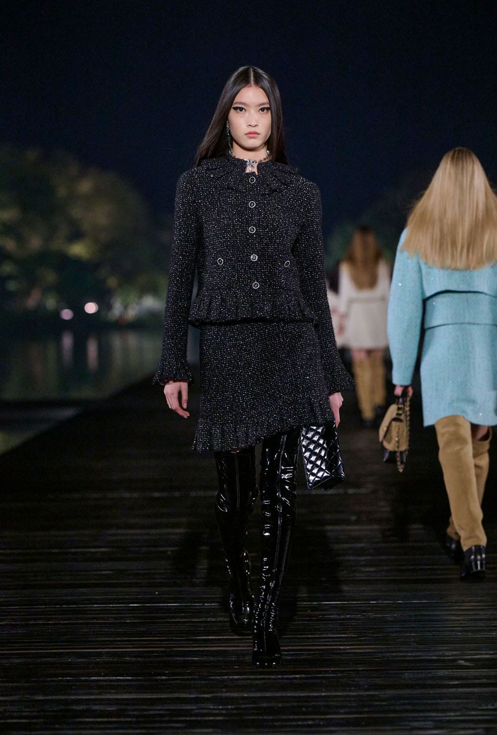 Chanel Metiers 飞镖 2024 25 杭州 中国 Runway 杂志(35)