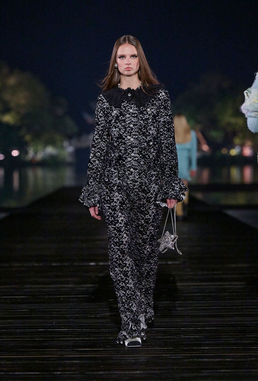 Chanel Metiers 飞镖 2024 25 杭州 中国 Runway 杂志(36)