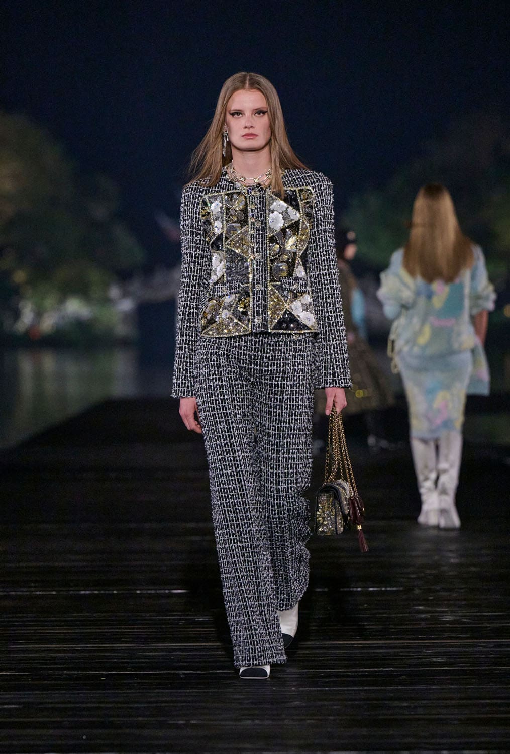 Chanel Metiers 飞镖 2024 25 杭州 中国 Runway 杂志(37)