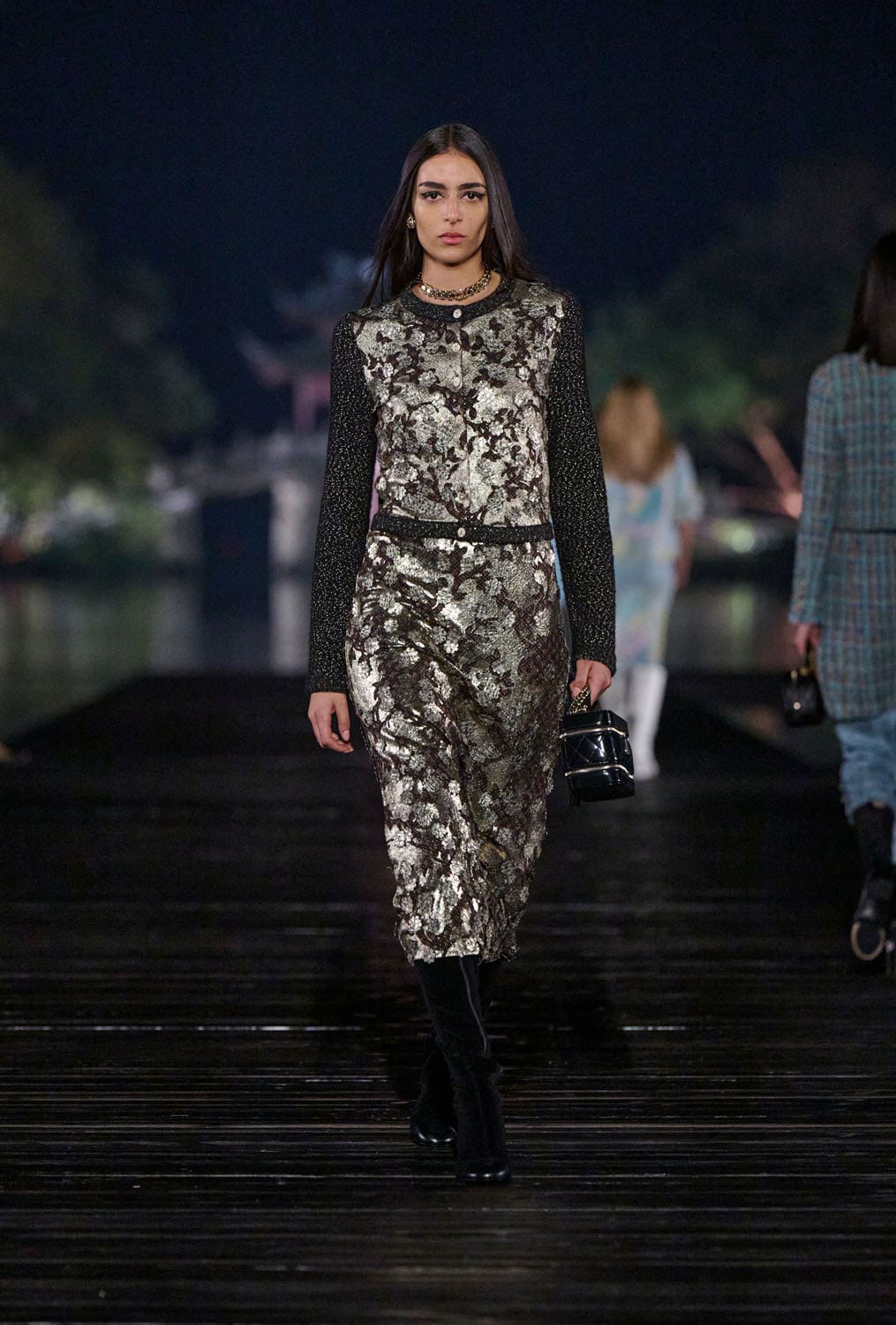 Chanel Metiers 飞镖 2024 25 杭州 中国 Runway 杂志(38)
