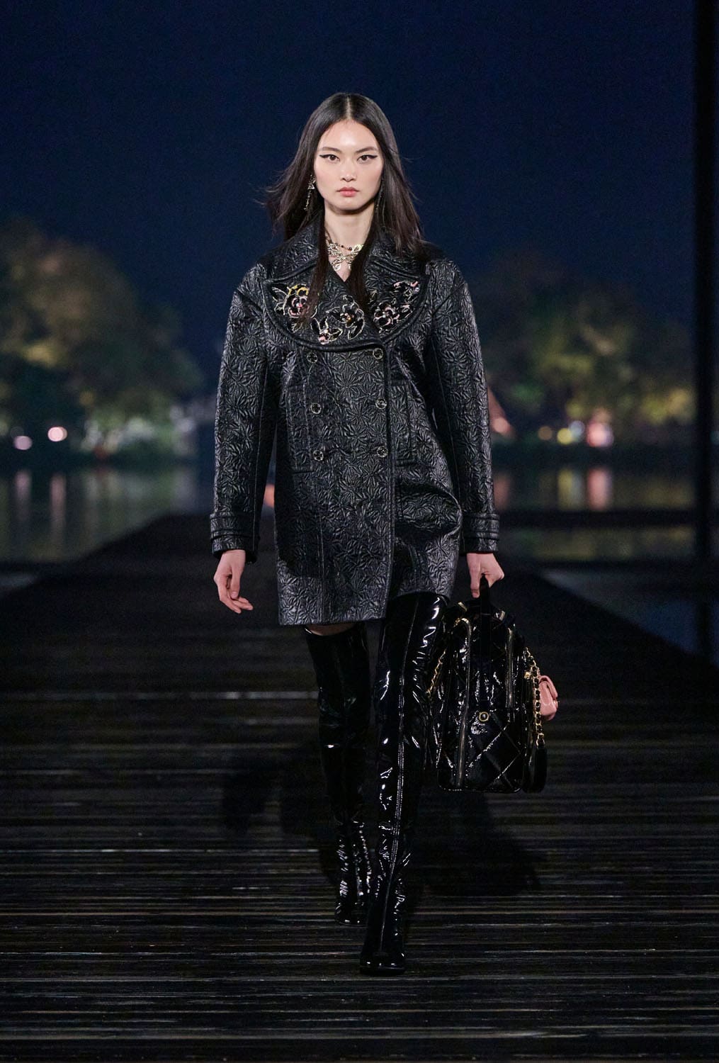 Chanel Metiers 飞镖 2024 25 杭州 中国 Runway 杂志(4)