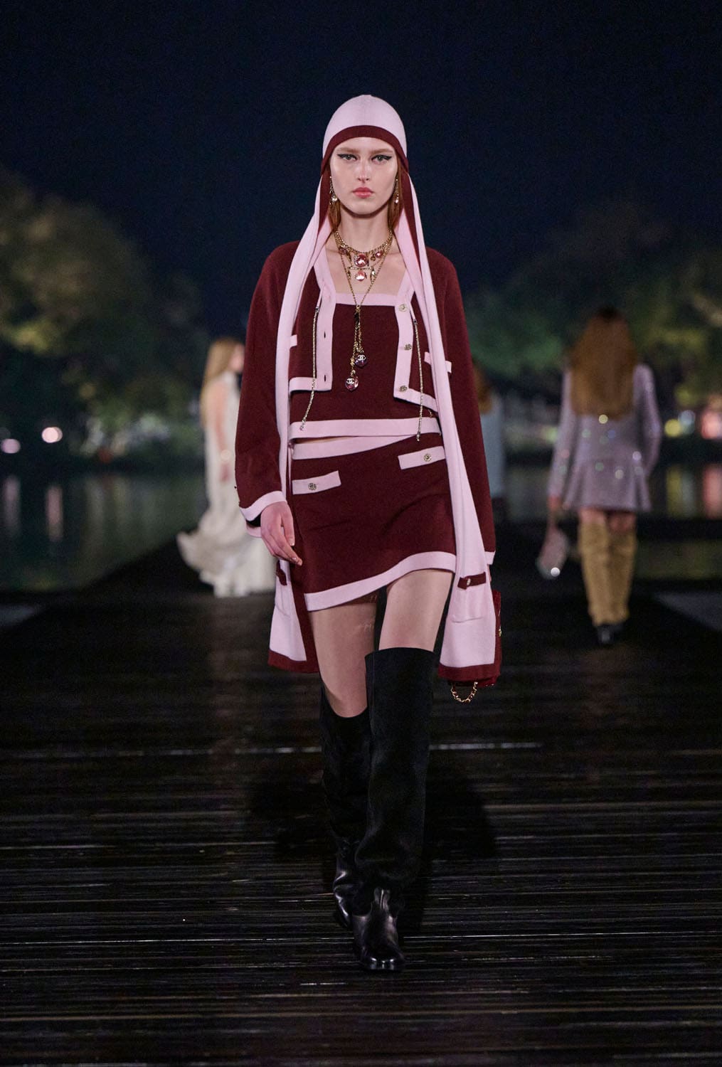 Chanel Metiers 飞镖 2024 25 杭州 中国 Runway 杂志(40)