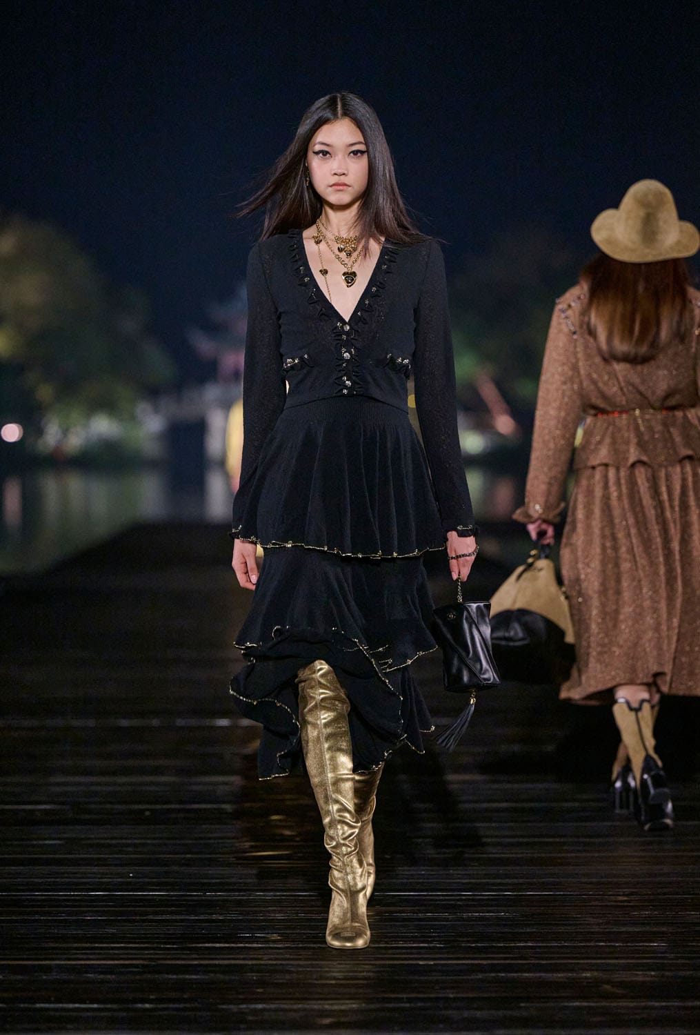 Chanel Metiers 飞镖 2024 25 杭州 中国 Runway 杂志(45)