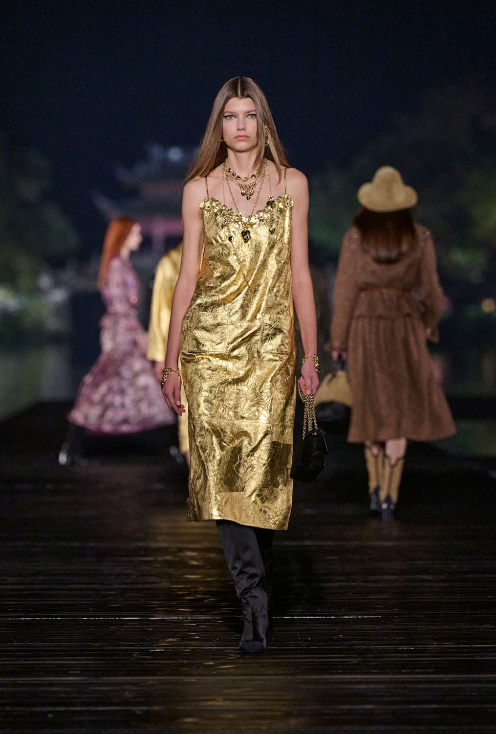 Chanel Metiers 飞镖 2024 25 杭州 中国 Runway 杂志(46)