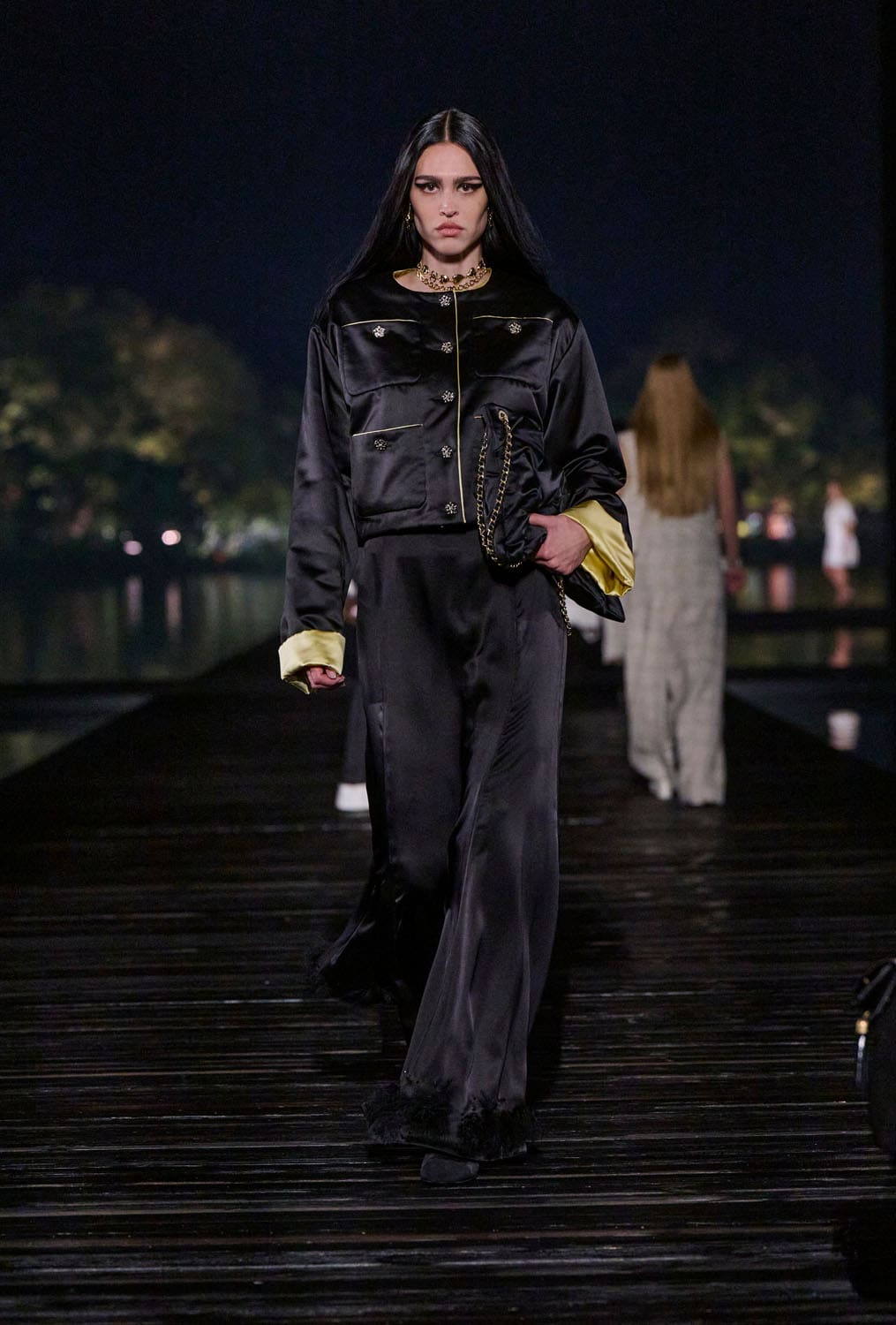 Chanel Metiers 飞镖 2024 25 杭州 中国 Runway 杂志(48)