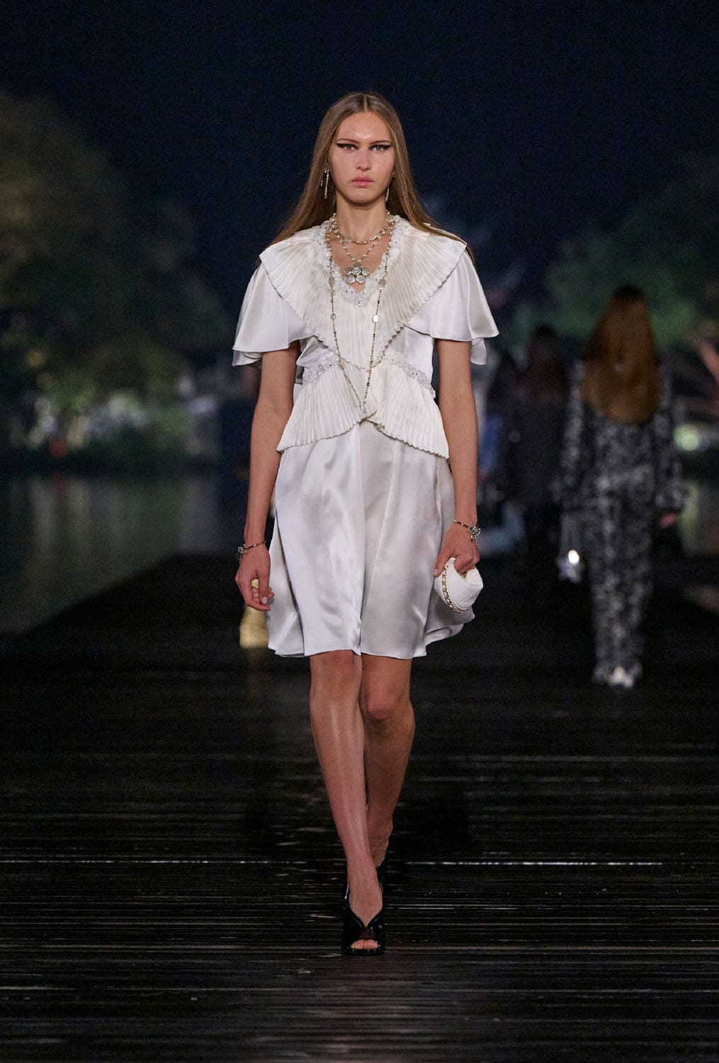 Chanel Metiers 飞镖 2024 25 杭州 中国 Runway 杂志(53)