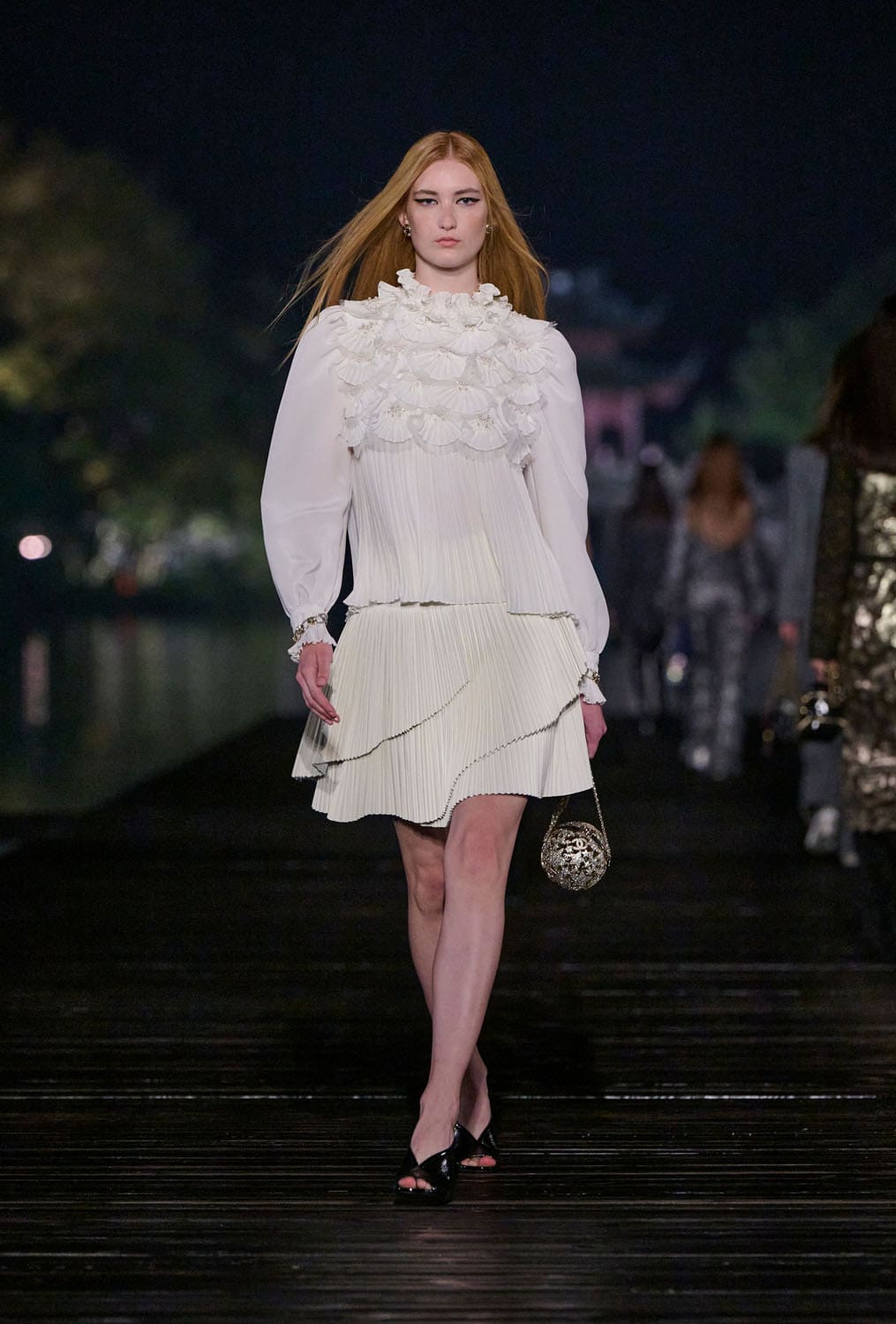 Chanel Metiers 飞镖 2024 25 杭州 中国 Runway 杂志(54)