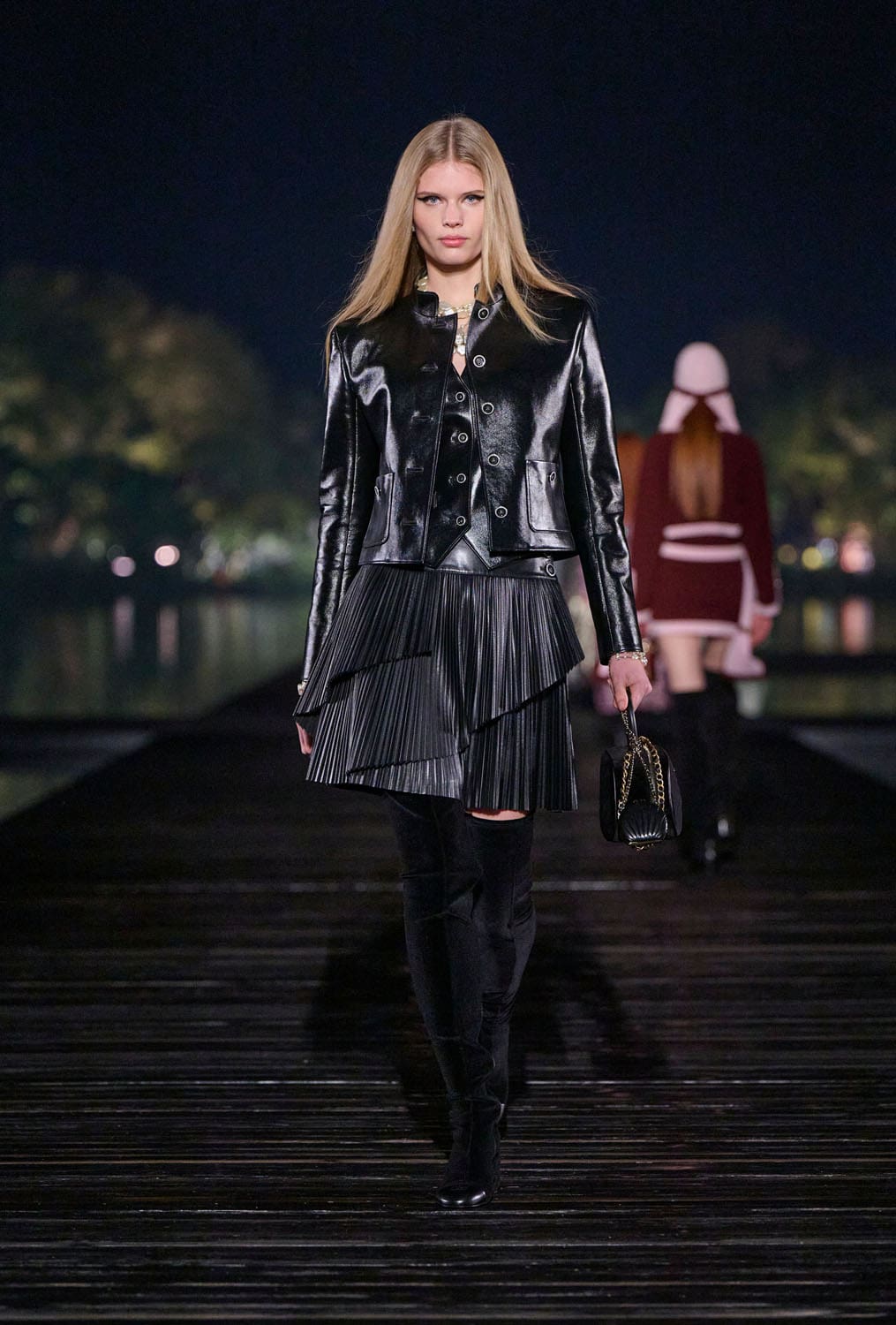 Chanel Metiers 飞镖 2024 25 杭州 中国 Runway 杂志(55)