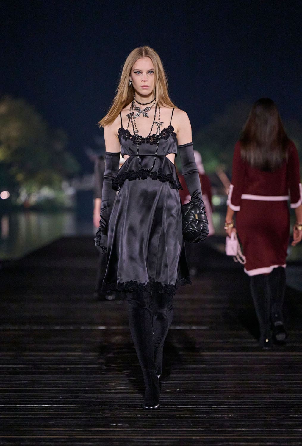 Chanel Metiers 飞镖 2024 25 杭州 中国 Runway 杂志(56)