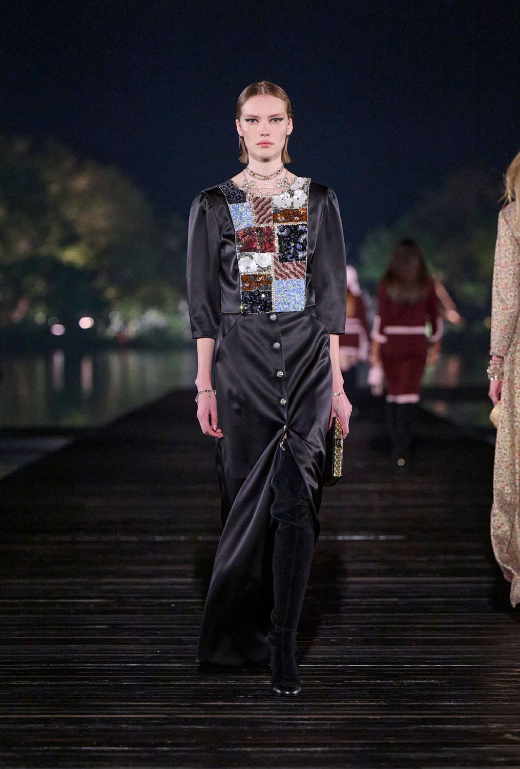 Chanel Metiers 飞镖 2024 25 杭州 中国 Runway 杂志(57)
