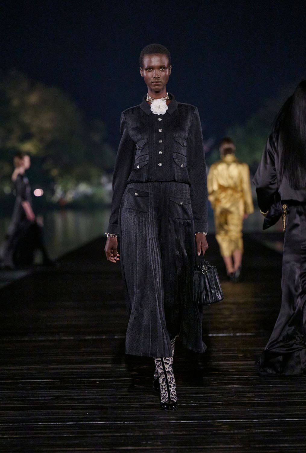 Chanel Metiers 飞镖 2024 25 杭州 中国 Runway 杂志(64)