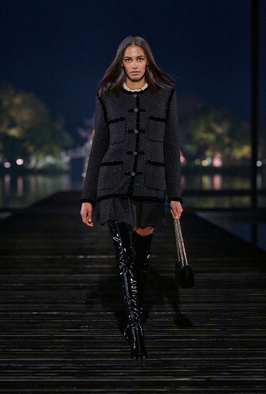 Chanel Metiers 飞镖 2024 25 杭州 中国 Runway 杂志(9)