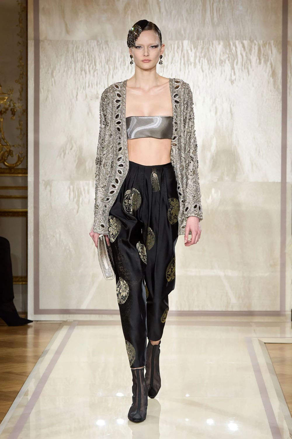 Armani Prive 2025 春夏高级时装 Runway 杂志(18)