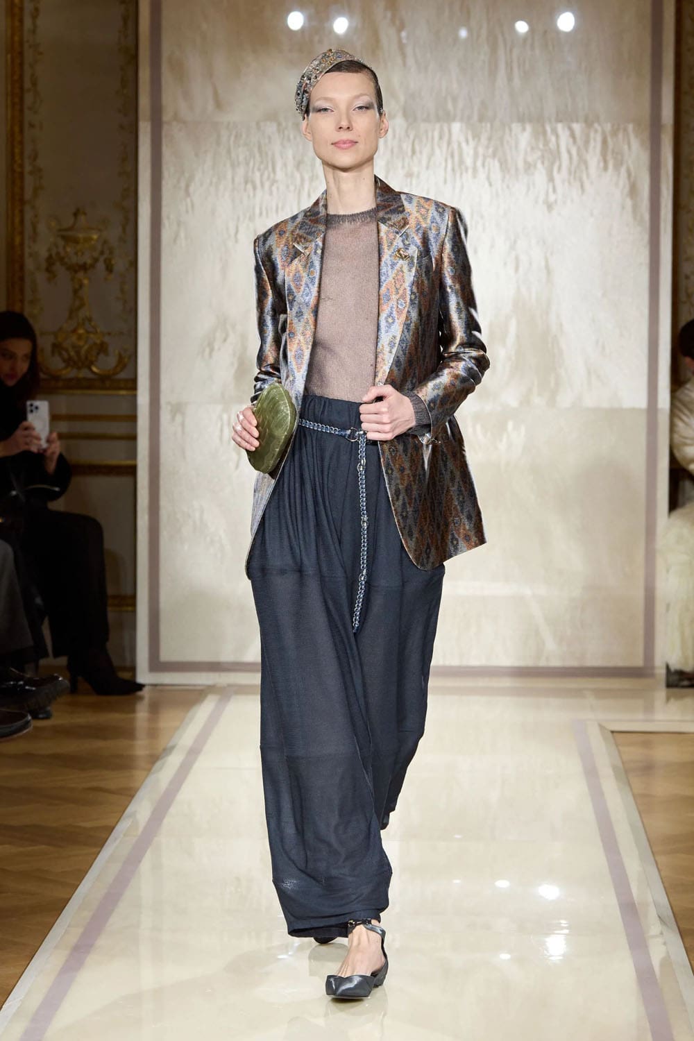 Armani Prive 2025 春夏高级时装 Runway 杂志(2)