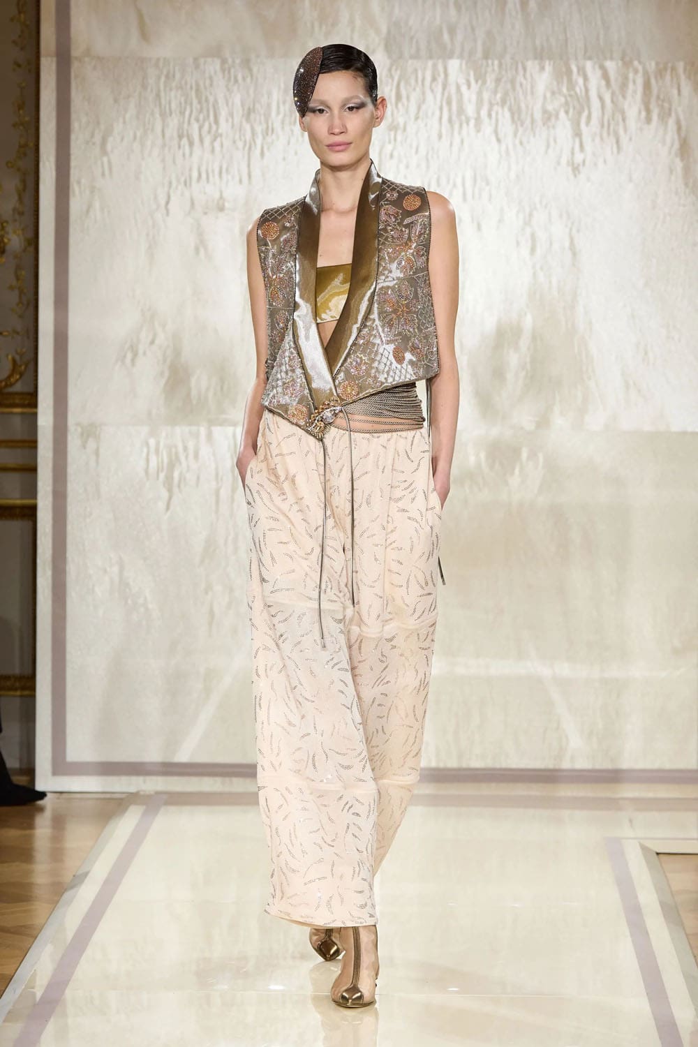 Armani Prive 2025 春夏高级时装 Runway 杂志(7)