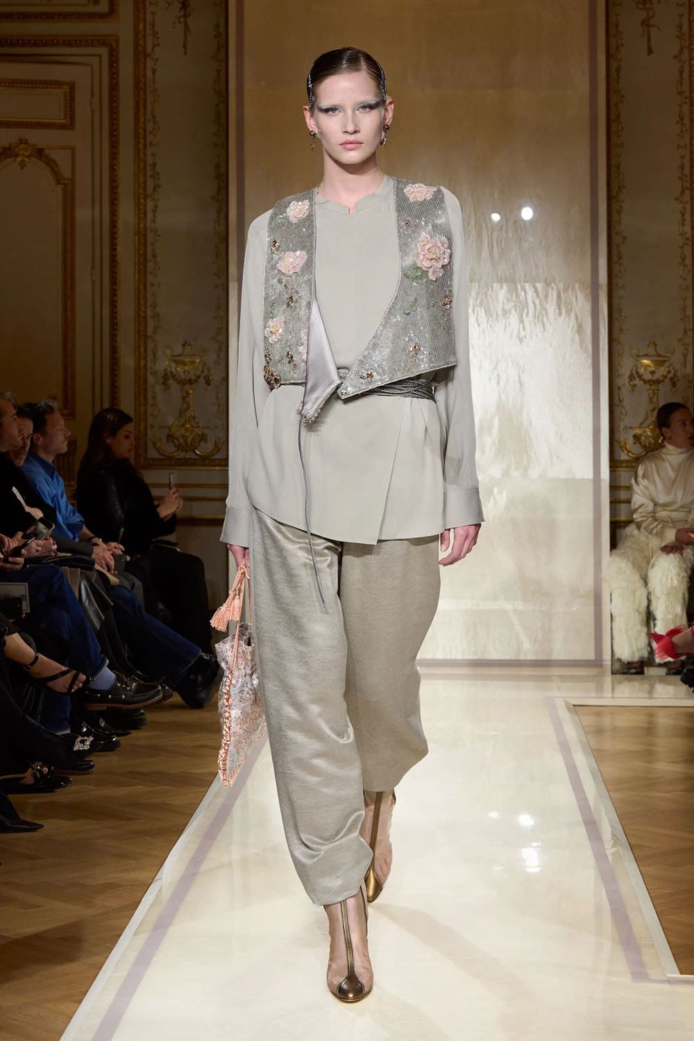 Armani Prive 2025 春夏高级时装 Runway 杂志(9)