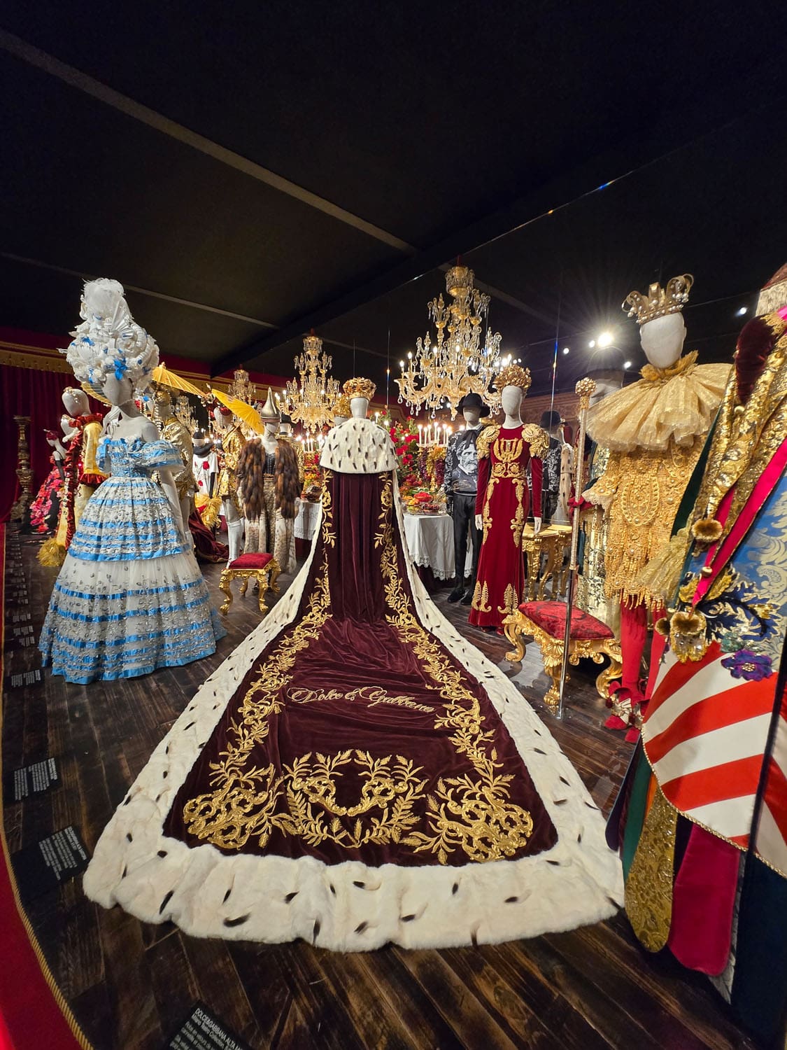 DU CŒUR À LA MAIN EXHIBITION DEVOTION DOLCE GABBANA RUNWAY MAGAZINE (103)