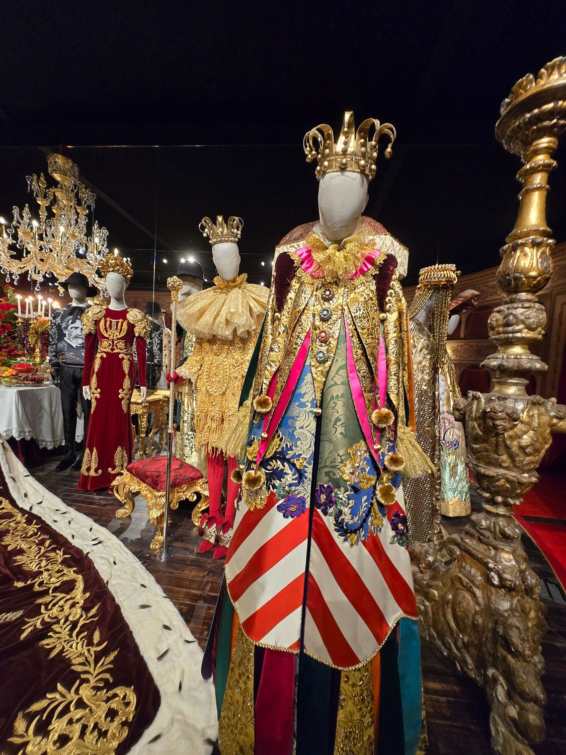 DU CŒUR À LA MAIN EXHIBITION DEVOTION DOLCE GABBANA RUNWAY MAGAZINE (104)
