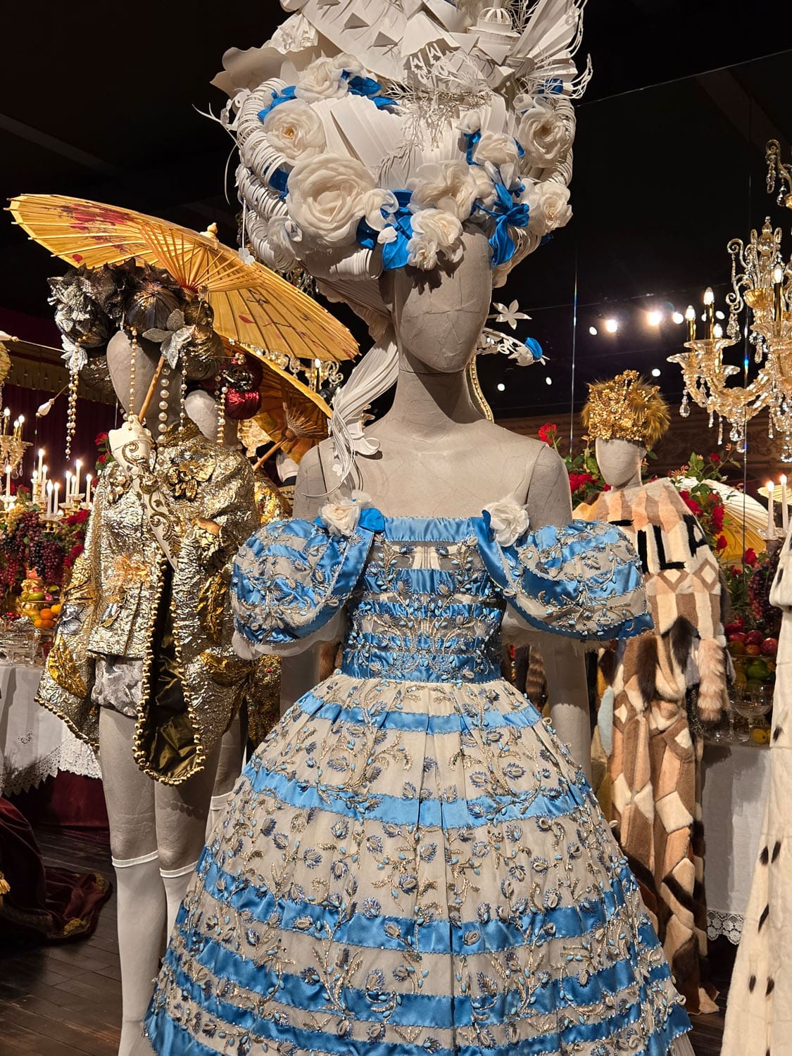 DU CŒUR À LA MAIN EXHIBITION DEVOTION DOLCE GABBANA RUNWAY MAGAZINE (106)