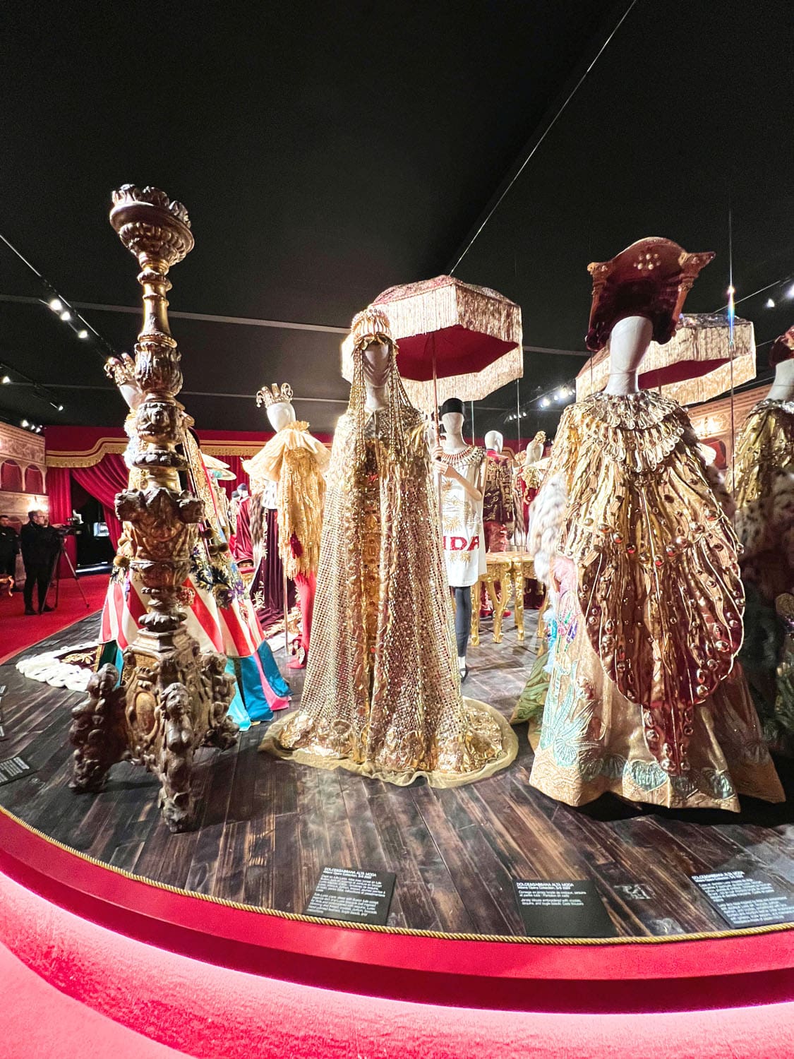 DU CŒUR À LA MAIN EXHIBITION DEVOTION DOLCE GABBANA RUNWAY MAGAZINE (11)