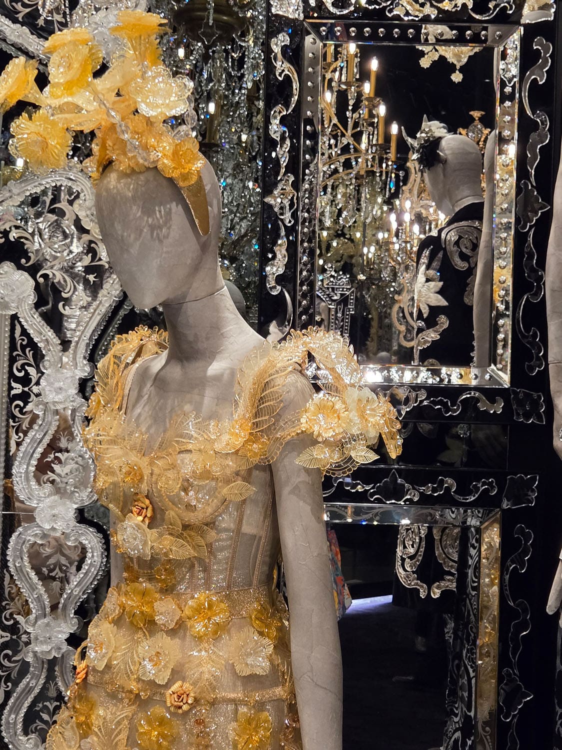 DU CŒUR À LA MAIN EXHIBITION DEVOTION DOLCE GABBANA RUNWAY MAGAZINE (121)