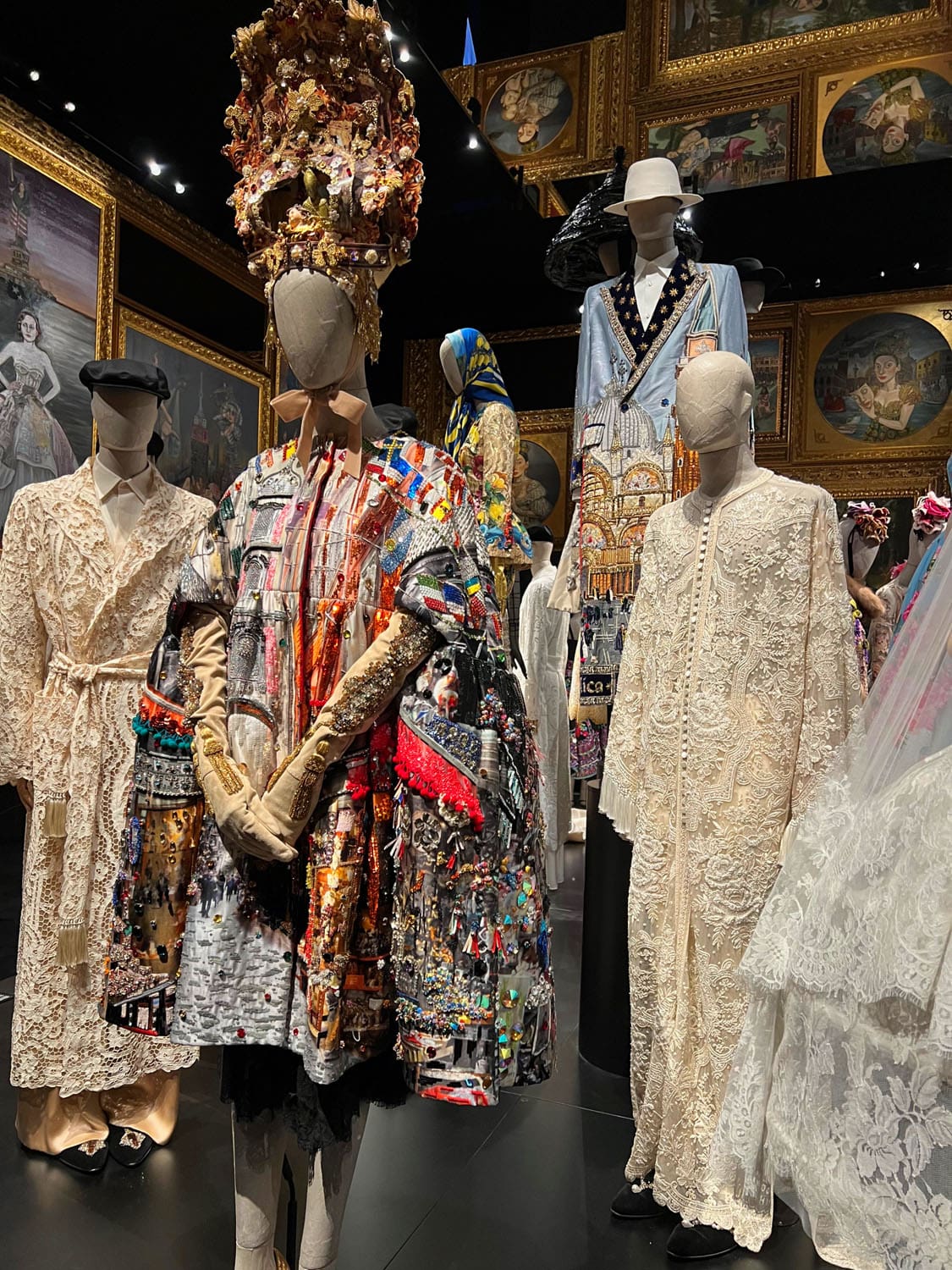 DU CŒUR À LA MAIN EXHIBITION DEVOTION DOLCE GABBANA RUNWAY MAGAZINE (123)