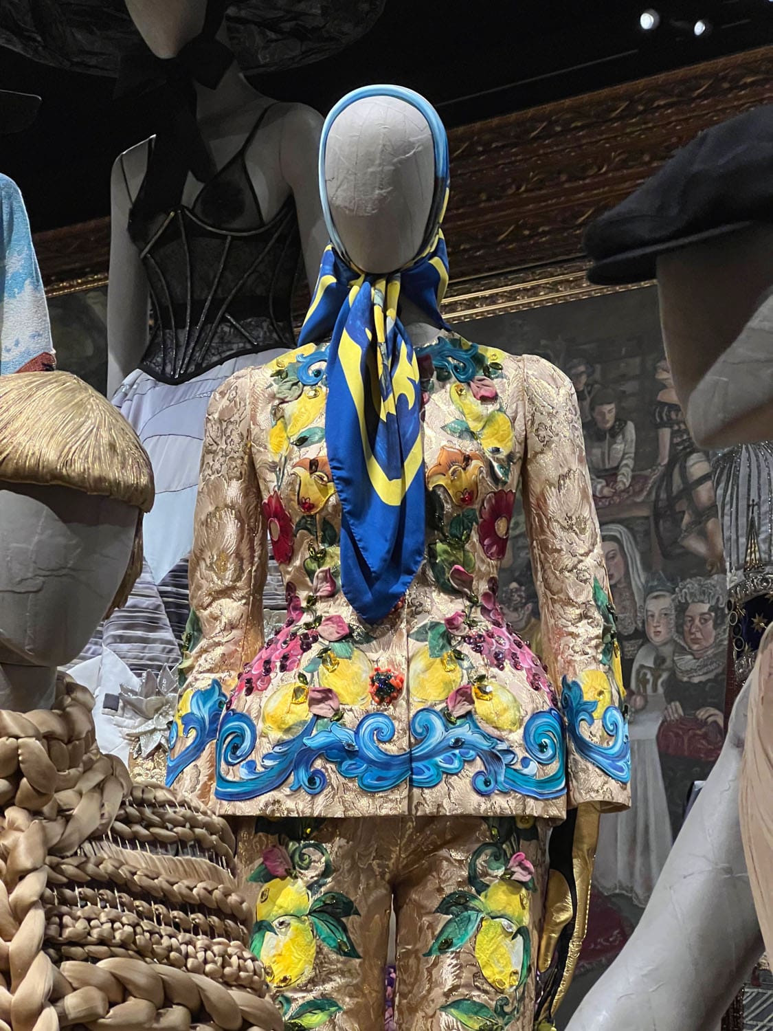 DU CŒUR À LA MAIN EXHIBITION DEVOTION DOLCE GABBANA RUNWAY MAGAZINE (125)