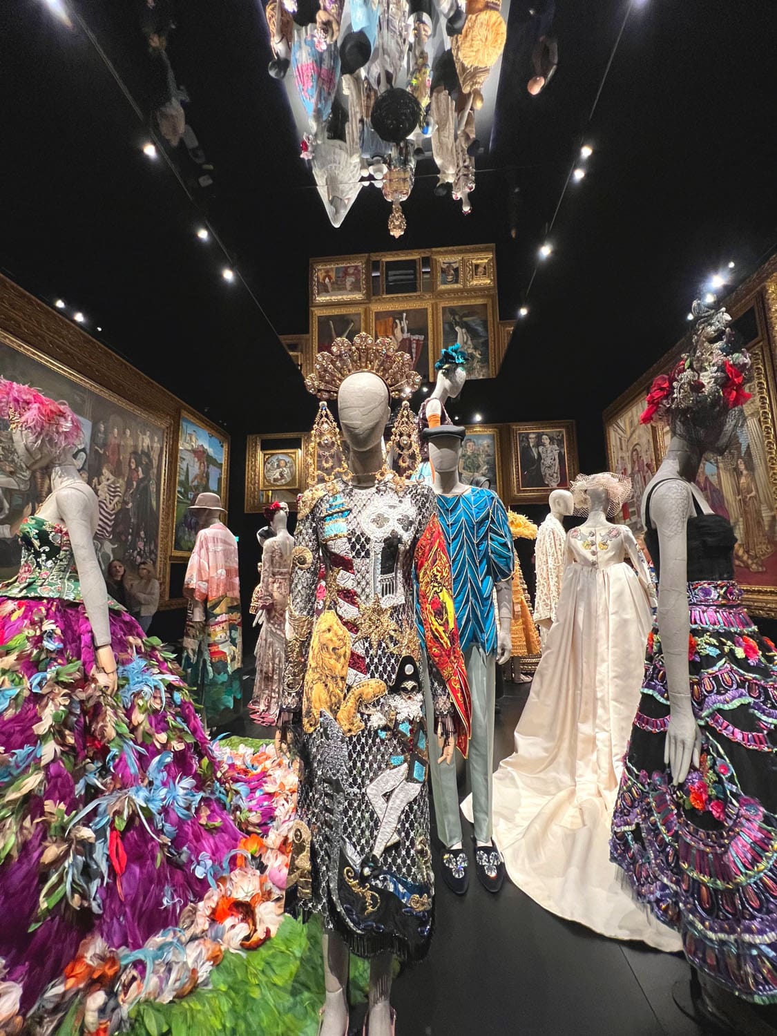 DU CŒUR À LA MAIN EXHIBITION DEVOTION DOLCE GABBANA RUNWAY MAGAZINE (128)