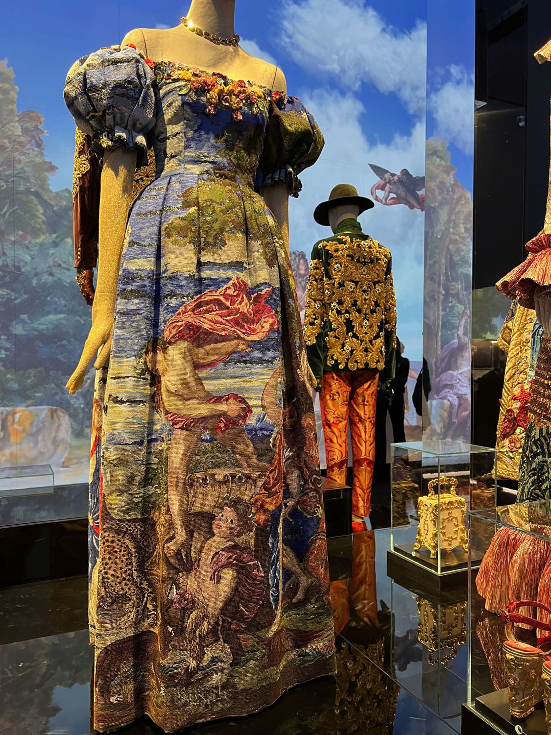 DU CŒUR À LA MAIN EXHIBITION DEVOTION DOLCE GABBANA RUNWAY MAGAZINE (131)