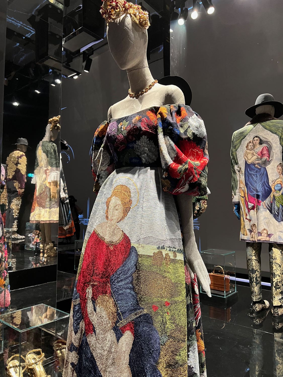 DU CŒUR À LA MAIN EXHIBITION DEVOTION DOLCE GABBANA RUNWAY MAGAZINE (132)