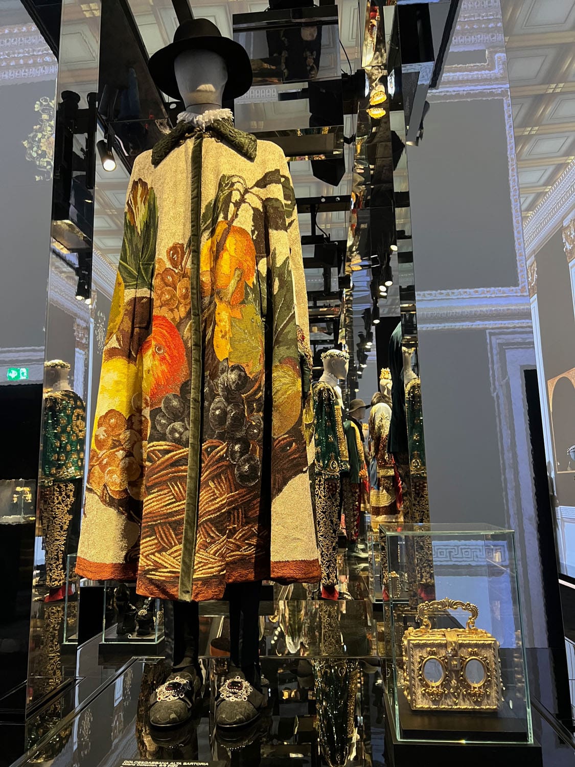DU CŒUR À LA MAIN EXHIBITION DEVOTION DOLCE GABBANA RUNWAY MAGAZINE (134)