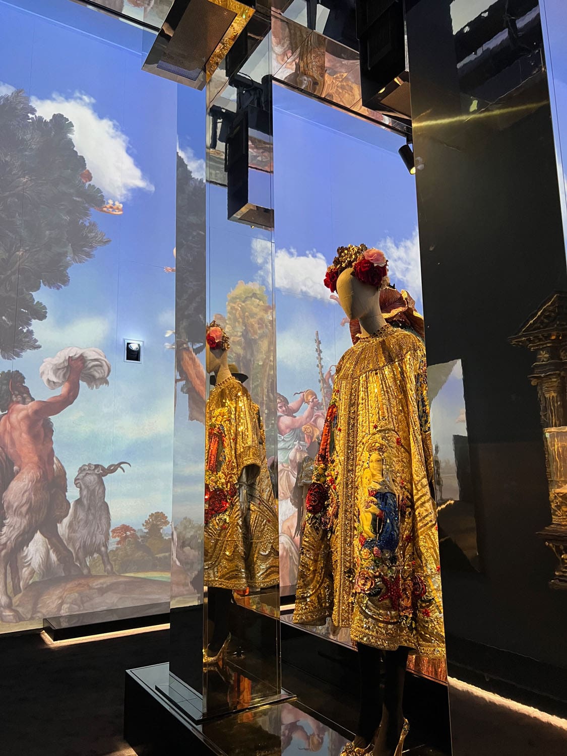 DU CŒUR À LA MAIN EXHIBITION DEVOTION DOLCE GABBANA RUNWAY MAGAZINE (138)