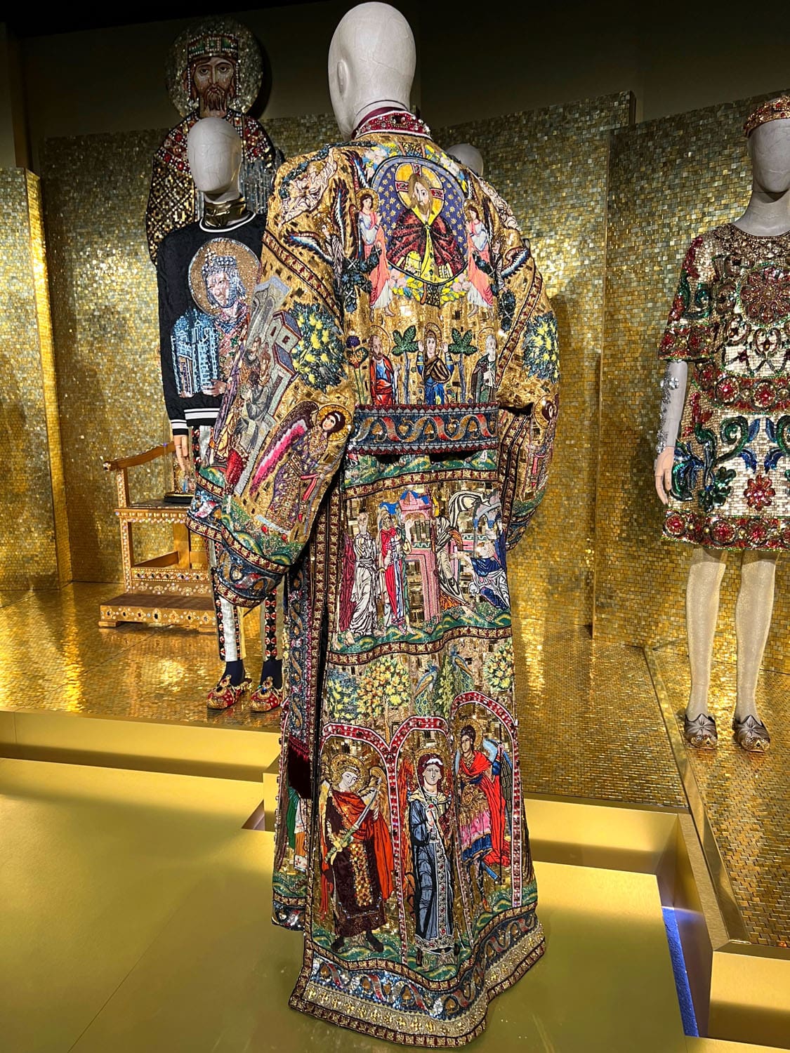 DU CŒUR À LA MAIN EXHIBITION DEVOTION DOLCE GABBANA RUNWAY MAGAZINE (141)