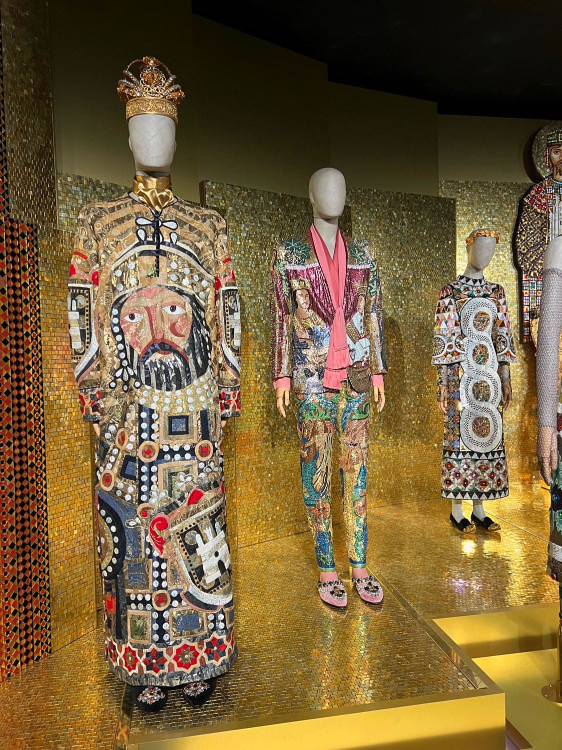 DU CŒUR À LA MAIN EXHIBITION DEVOTION DOLCE GABBANA RUNWAY MAGAZINE (143)