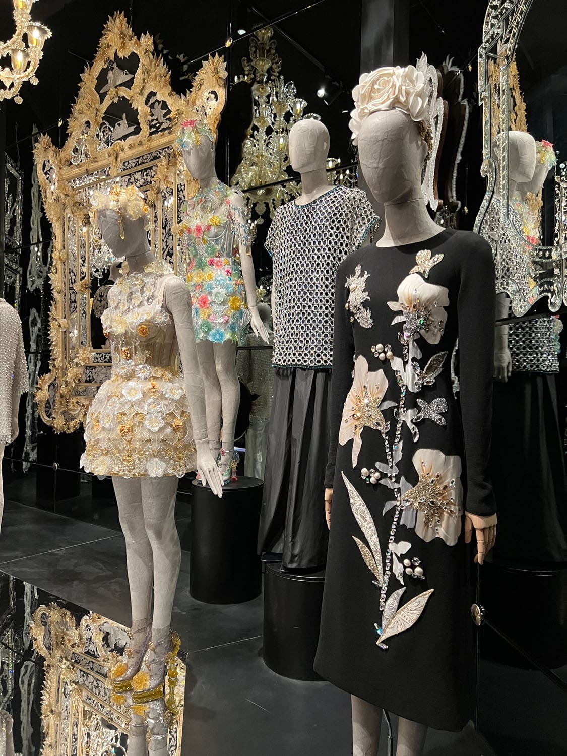 DU CŒUR À LA MAIN EXHIBITION DEVOTION DOLCE GABBANA RUNWAY MAGAZINE (15)