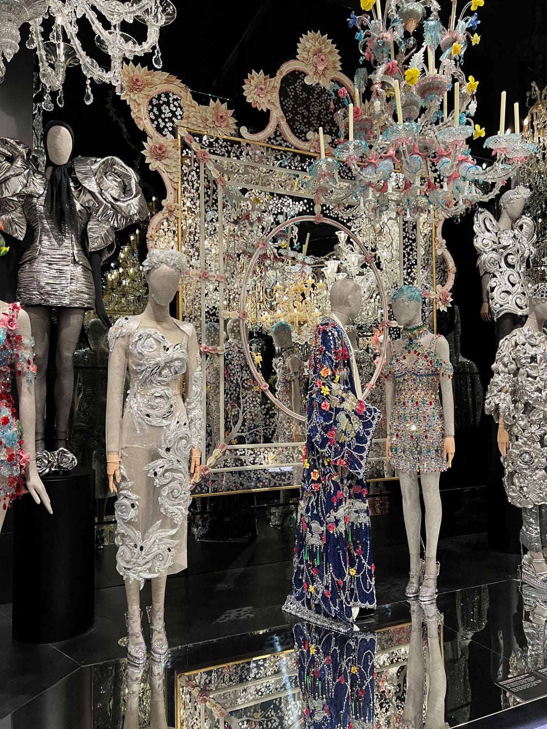 DU CŒUR À LA MAIN EXHIBITION DEVOTION DOLCE GABBANA RUNWAY MAGAZINE (17)