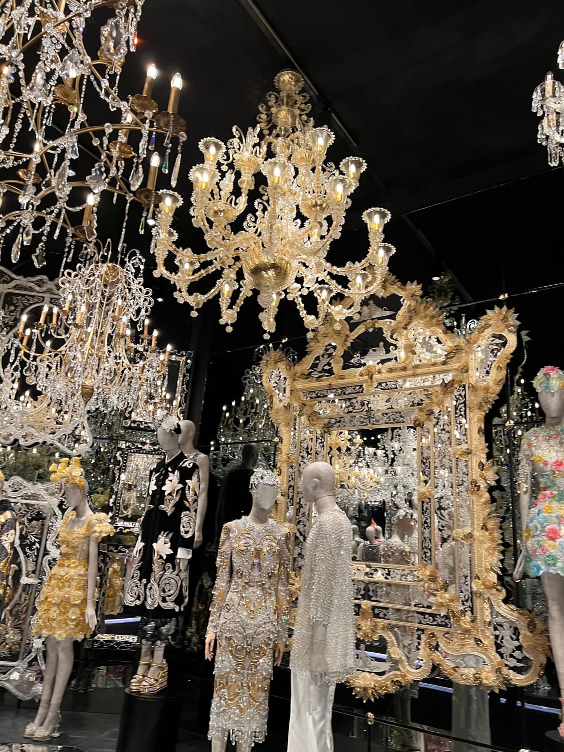 DU CŒUR À LA MAIN EXHIBITION DEVOTION DOLCE GABBANA RUNWAY MAGAZINE (19)