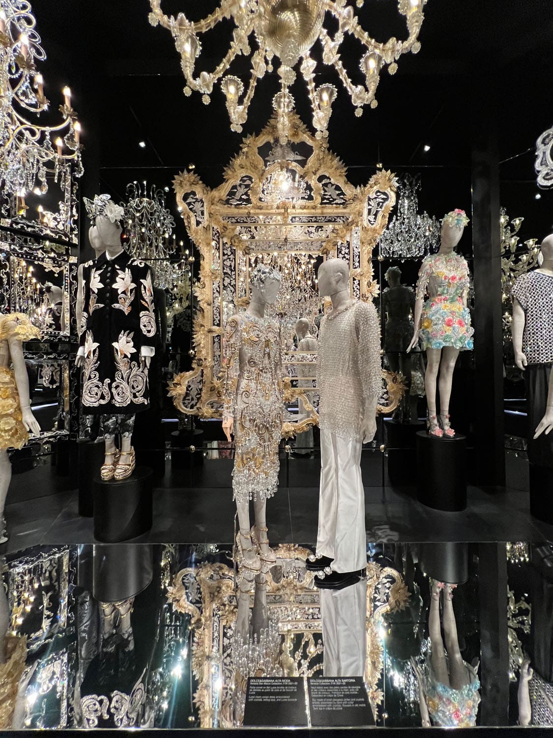 DU CŒUR À LA MAIN EXHIBITION DEVOTION DOLCE GABBANA RUNWAY MAGAZINE (21)