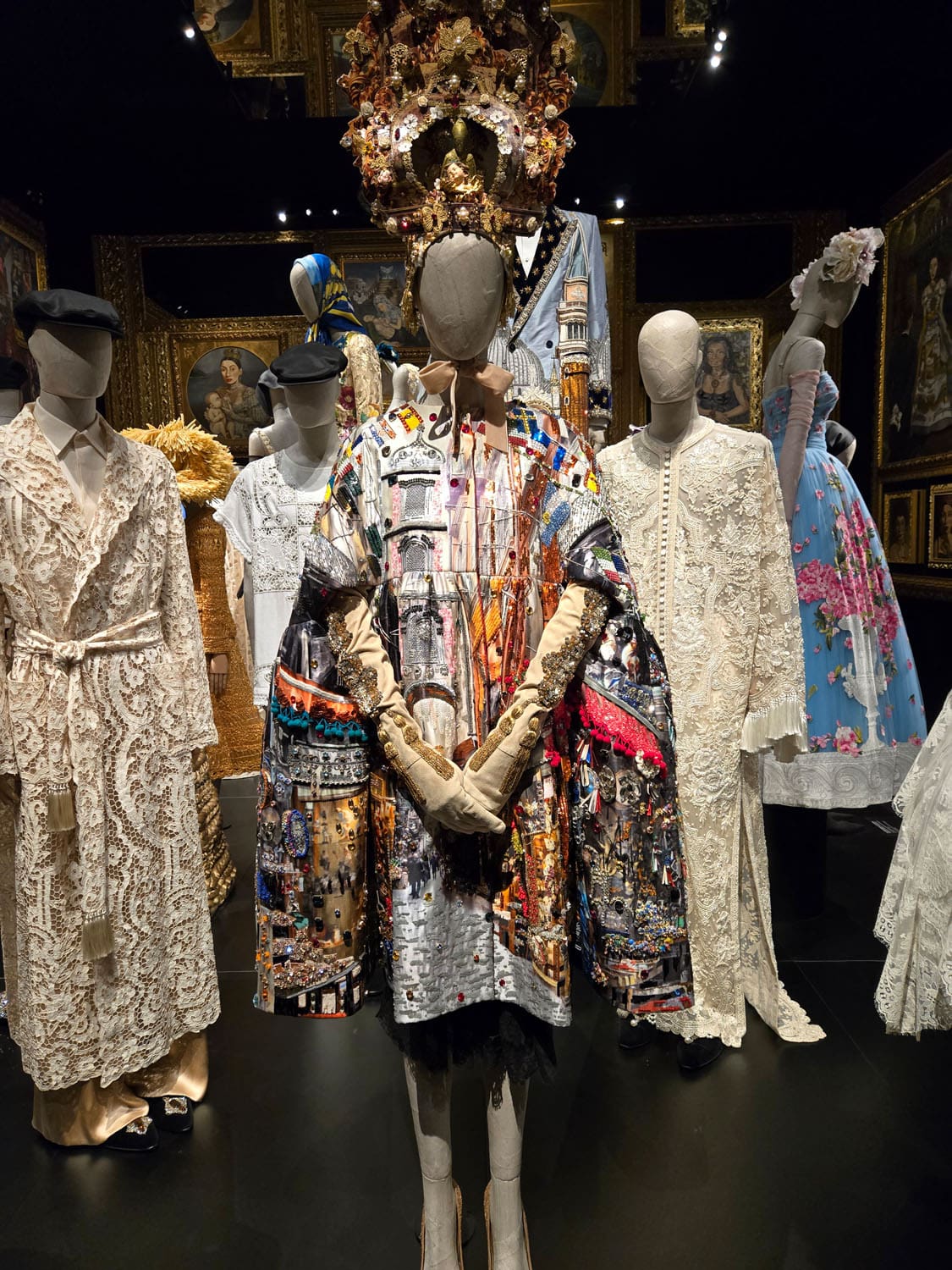 DU CŒUR À LA MAIN EXHIBITION DEVOTION DOLCE GABBANA RUNWAY MAGAZINE (24)