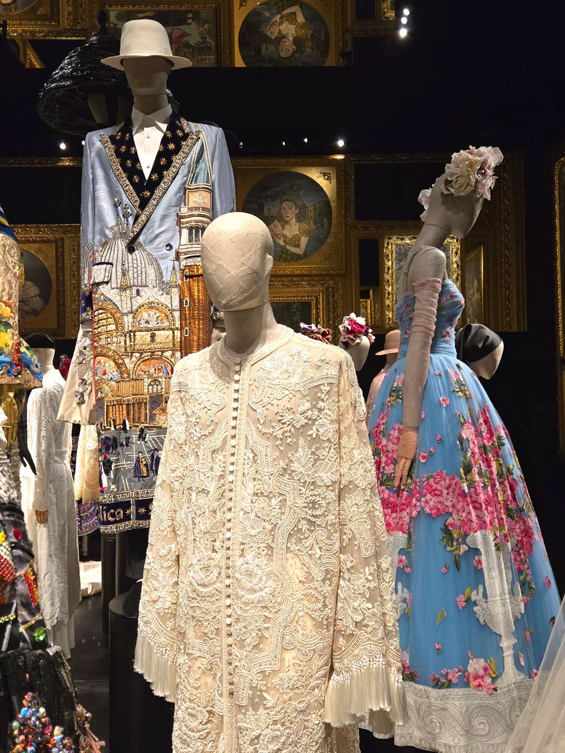 DU CŒUR À LA MAIN EXHIBITION DEVOTION DOLCE GABBANA RUNWAY MAGAZINE (27)