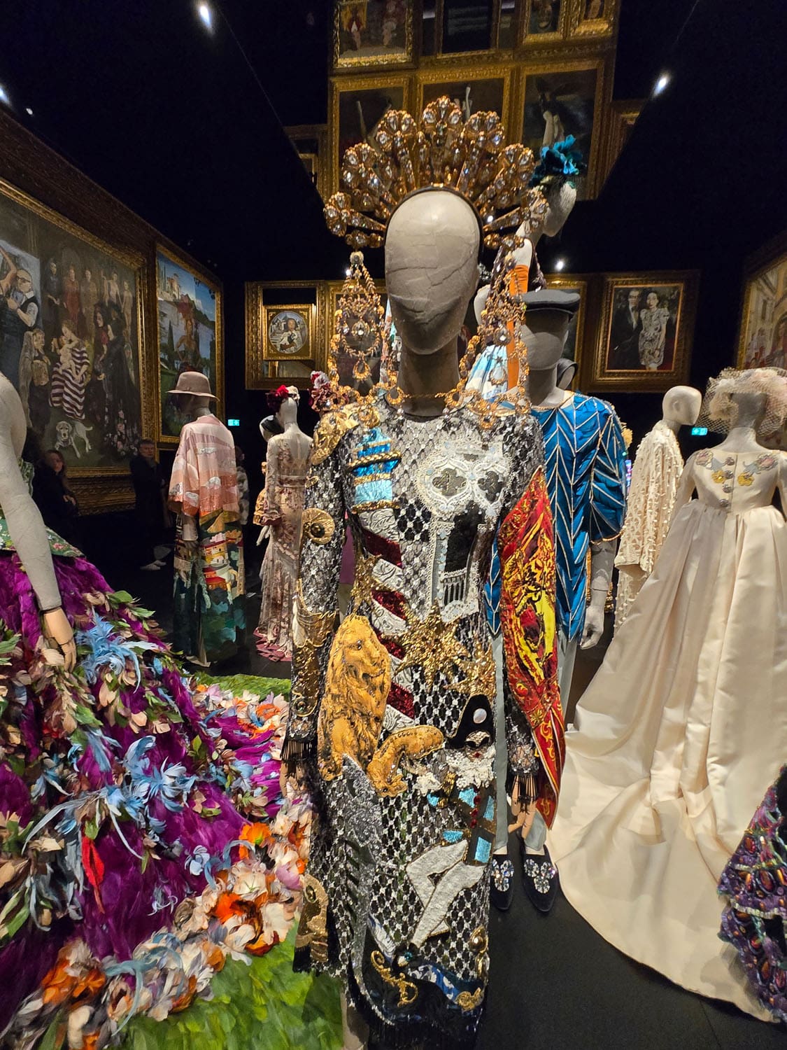 DU CŒUR À LA MAIN EXHIBITION DEVOTION DOLCE GABBANA RUNWAY MAGAZINE (33)