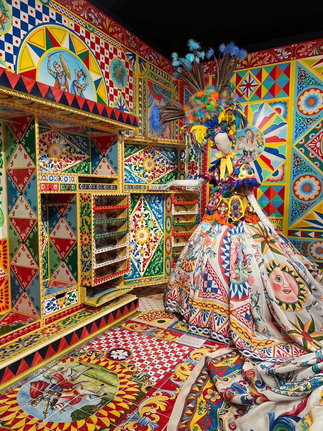 DU CŒUR À LA MAIN EXHIBITION DEVOTION DOLCE GABBANA RUNWAY MAGAZINE (4)