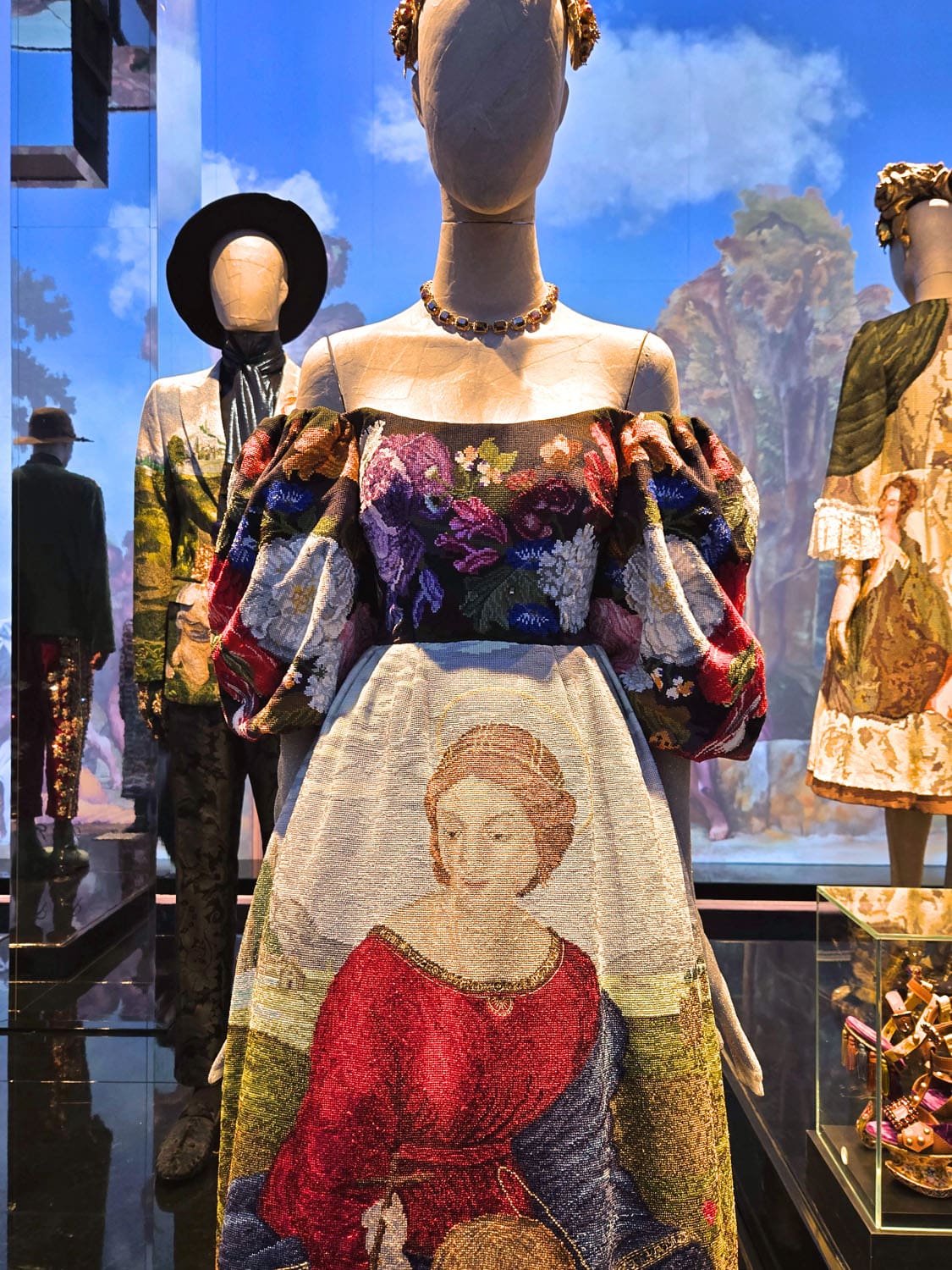 DU CŒUR À LA MAIN EXHIBITION DEVOTION DOLCE GABBANA RUNWAY MAGAZINE (45)