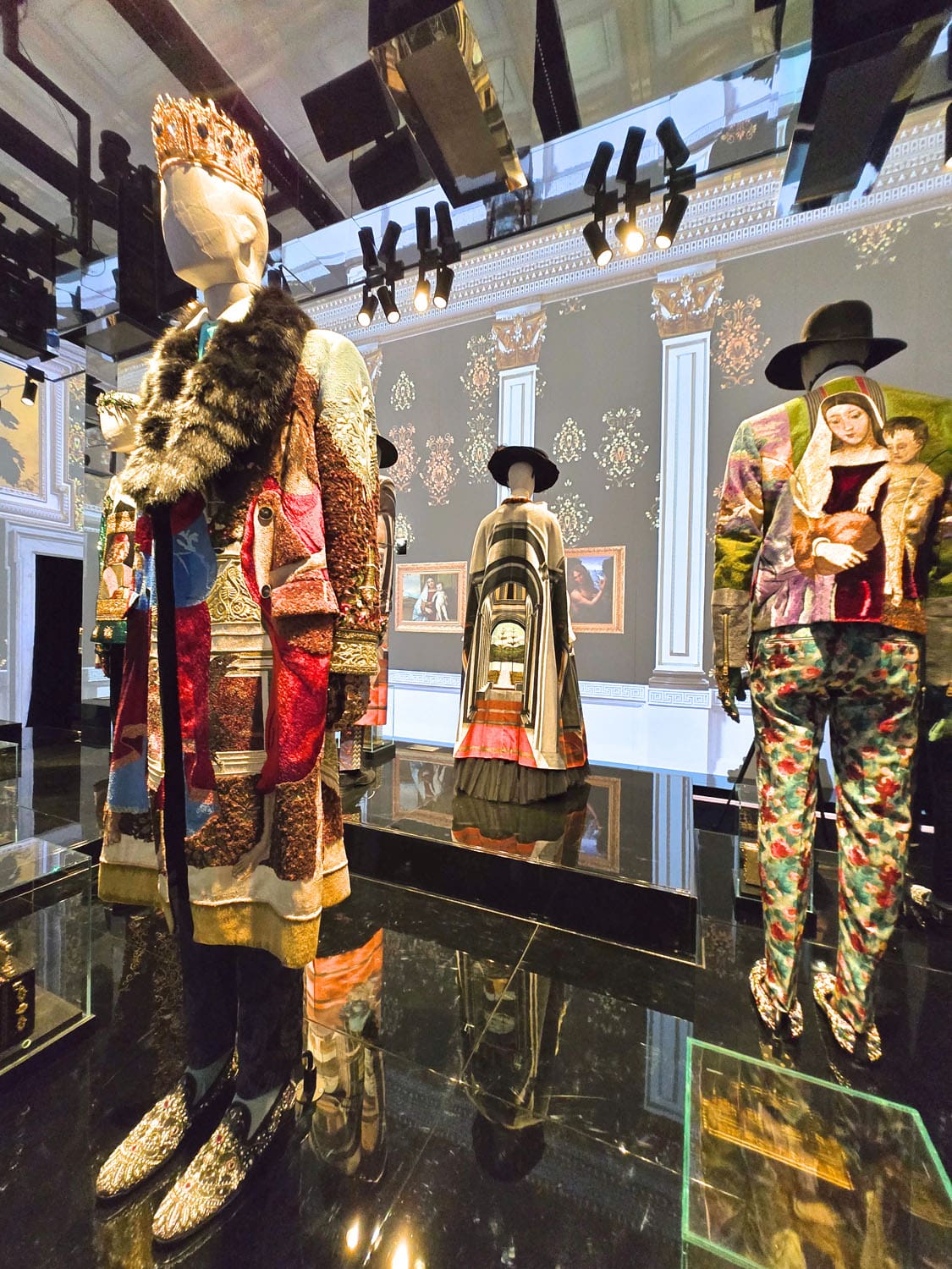 DU CŒUR À LA MAIN EXHIBITION DEVOTION DOLCE GABBANA RUNWAY MAGAZINE (50)