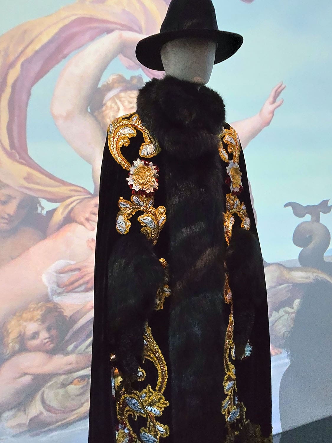 DU CŒUR À LA MAIN EXHIBITION DEVOTION DOLCE GABBANA RUNWAY MAGAZINE (58)