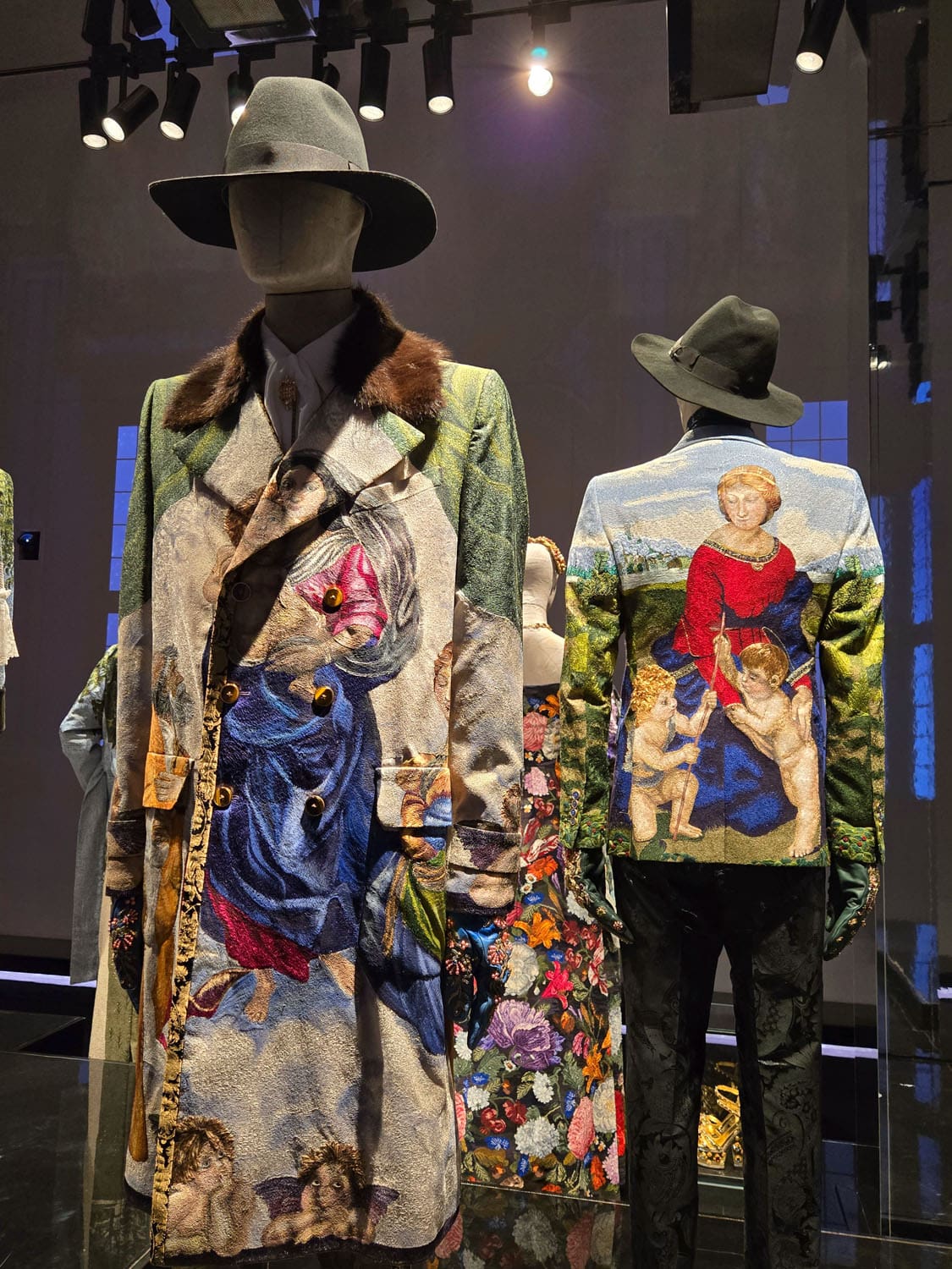 DU CŒUR À LA MAIN EXHIBITION DEVOTION DOLCE GABBANA RUNWAY MAGAZINE (59)